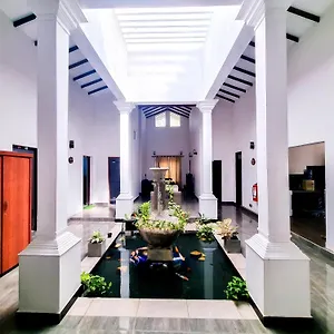 Hostel At Colombo Airport Transit, Katunayaka